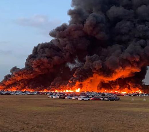 अफगानिस्तान के हवाईअड्डे पर लगी आग: यथासंभव सुरक्षित जाने की अपील