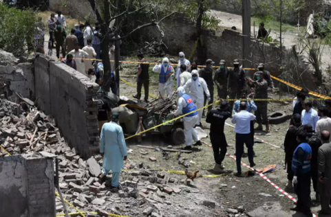 11 killed 9 injured including 10 members of the same family in the blast