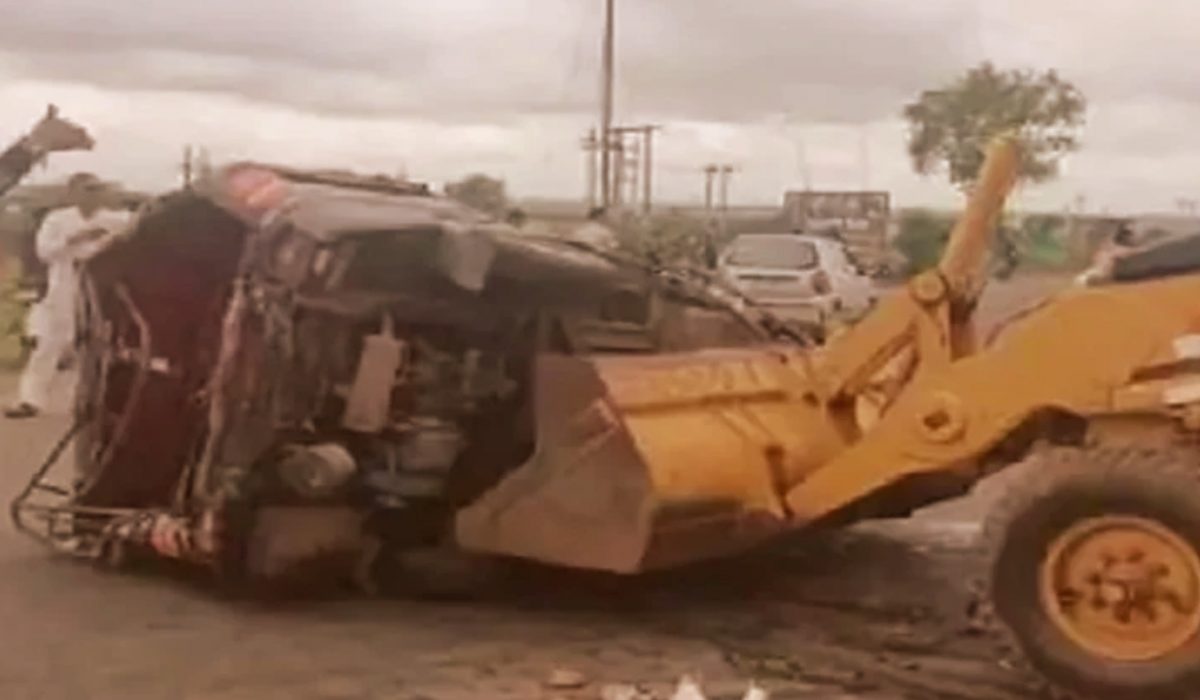 दर्दनाक सड़क हादसे में एक ही परिवार के 5 सदस्यों की मौत