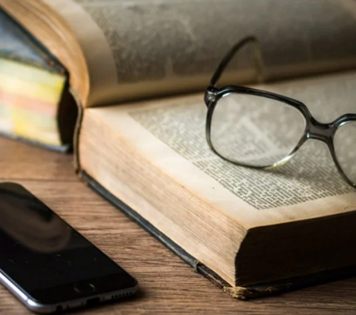 सोते समय इन चीजों पास रखने से जीवन में नकारात्मकता, खत्म होगा रिश्ता, बड़ा धन हानि : vastu tips