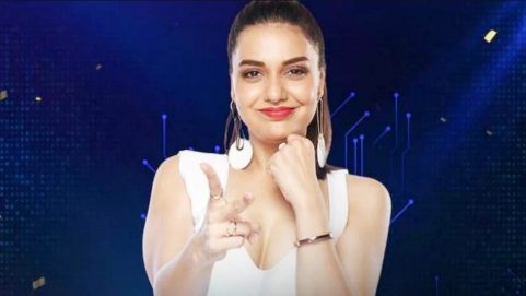 Bigg Boss OTT winner Divya Agarwal lifts the trophy and takes home prize money of Rs 25 lakhs