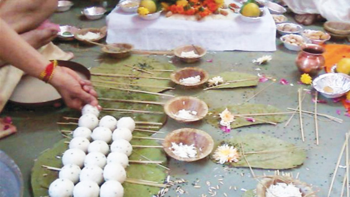 पितृपक्ष में की गईं ये गलतियां आपके पूर्वजों को कर सकती हैं नाराज, आती हैं मुसीबतें -shradh mistakes that provoke the wrath of ancestors
