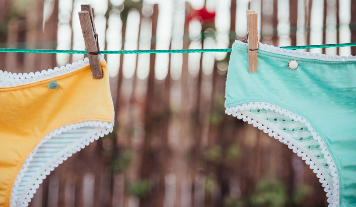 पड़ोसी ने पति को उत्तेजना के लिए underwear सुखाने का मामला पुलिस में शिकायत की