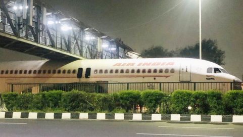 Air India plane got stuck around delhi airport