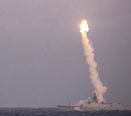 रूस ने पनडुब्बी से नई हाइपरसोनिक मिसाइल का सफल परीक्षण किया तो दुनिया हैरान !