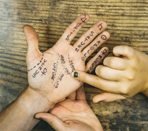 हाथ की हथेली पर ये संकेत भाग्य को कमजोर करते हैं, केवल असफलता और निराशा