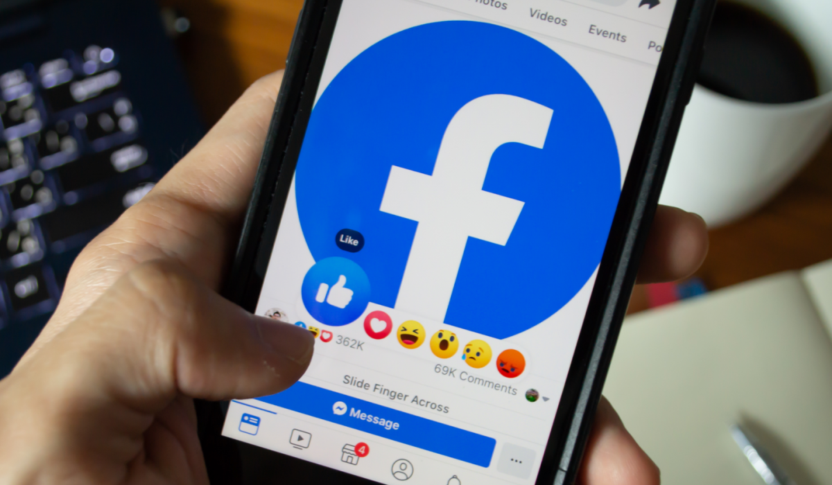 क्या खतरे में है आपका WhatsApp और Facebook अकाउंट? लोगों की बढ़ी चिंता