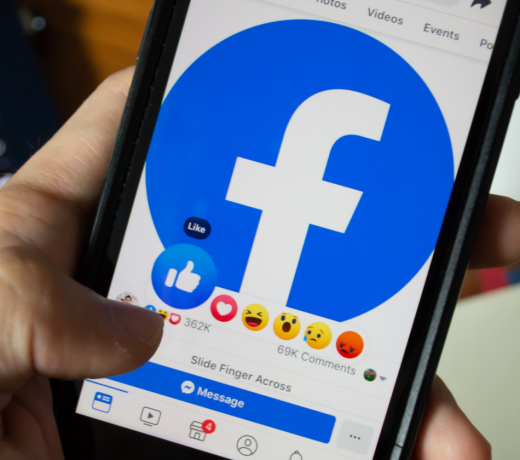 आकाश वीसी को फर्जी फेसबुक आईडी बनाने पर सुप्रीम कोर्ट ने दी सजा