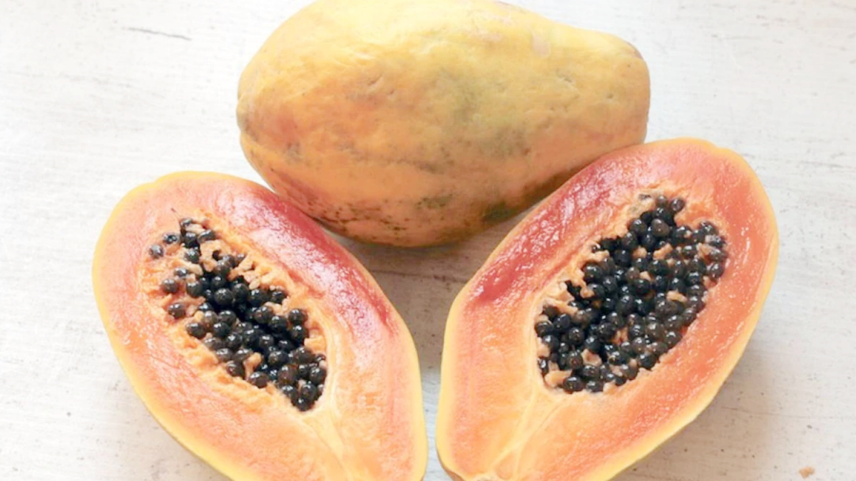 Papaya Side Effects: इन लोगों को भूलकर भी नहीं खाना चाहिए पपीता, सेहत को बड़ा नुकसान !