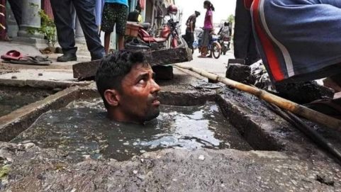 The people's representatives who did not work according to the sentiments of the people were buried like this by the local people