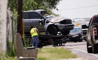 8 people died when a car hit a group of people in Texas USA