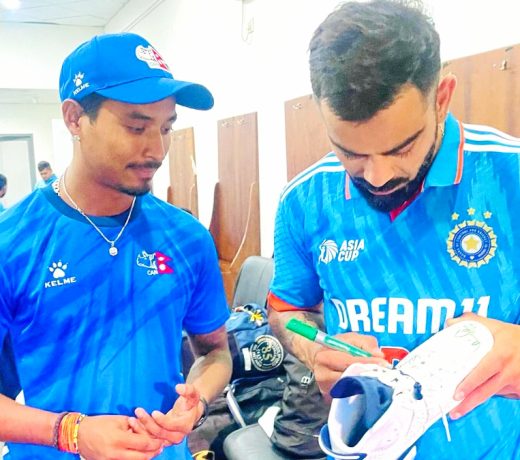 सोमपाल कामी ने इन जूतों पर भारत के स्टार बल्लेबाज विराट कोहली के हस्ताक्षर कराए